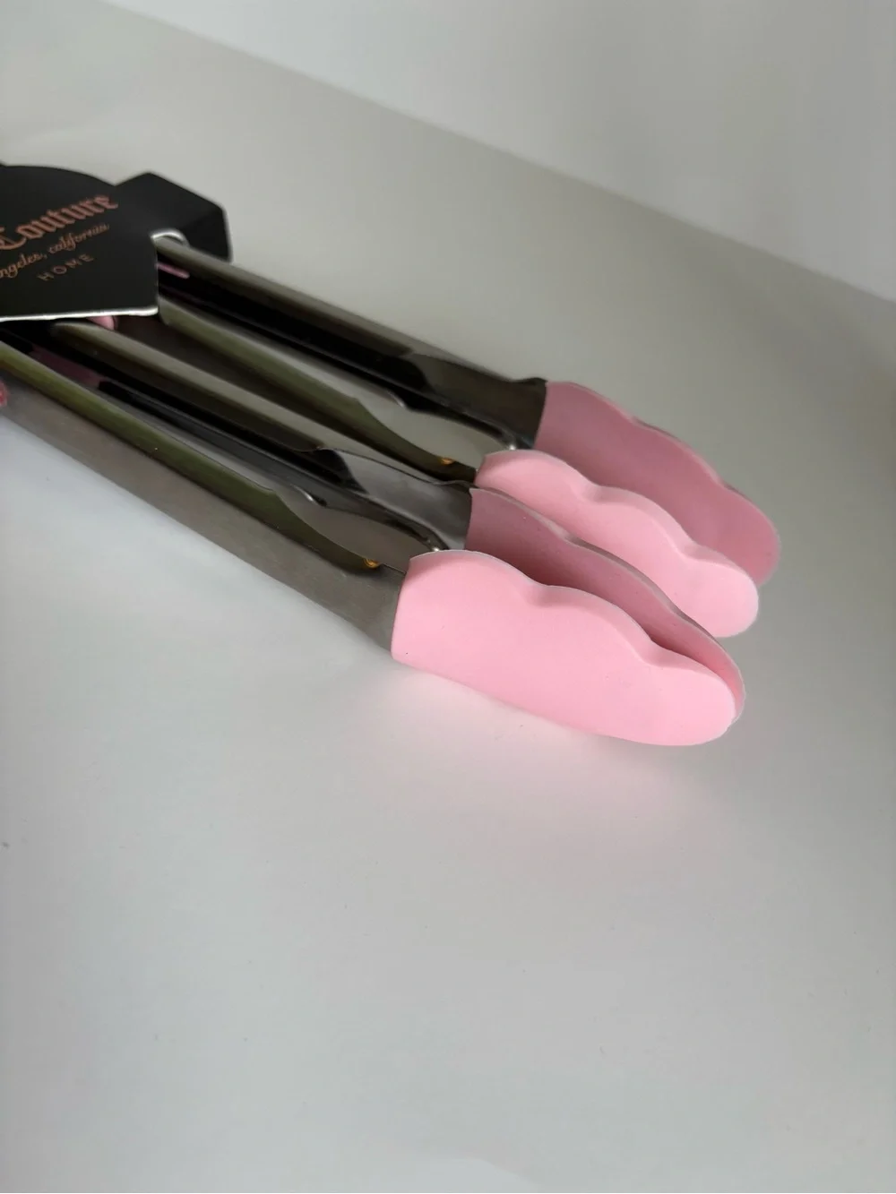 👩🏻‍🍳Juicy Couture Home Pink Heart Kitchen Tongs 2 Piece Set NWT
